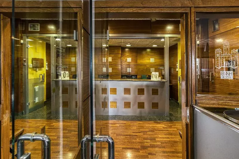 酒店 Emporium Adults Only