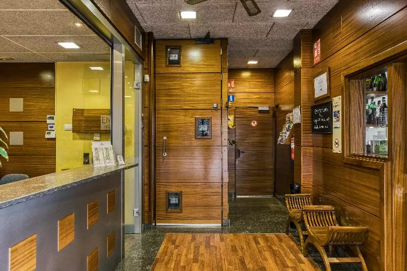 酒店 Emporium Adults Only