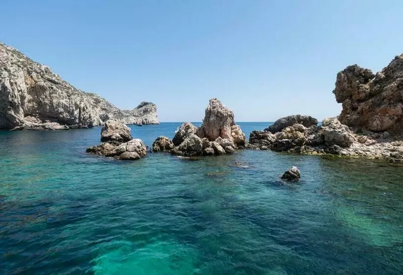 Отель Coral Boutique