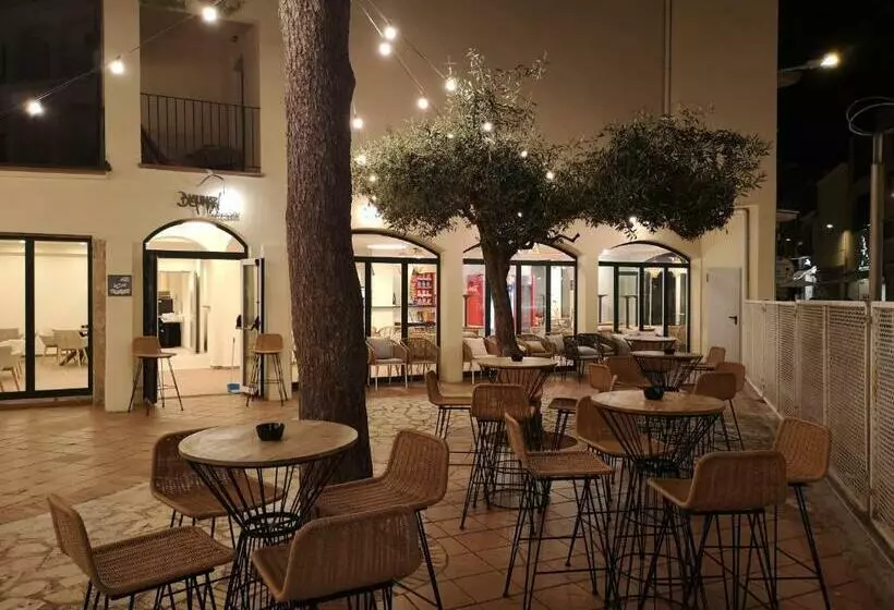 Отель Coral Boutique