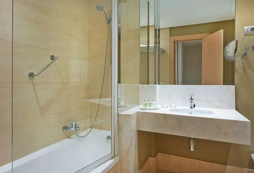 Hotel NH Bilbao Deusto