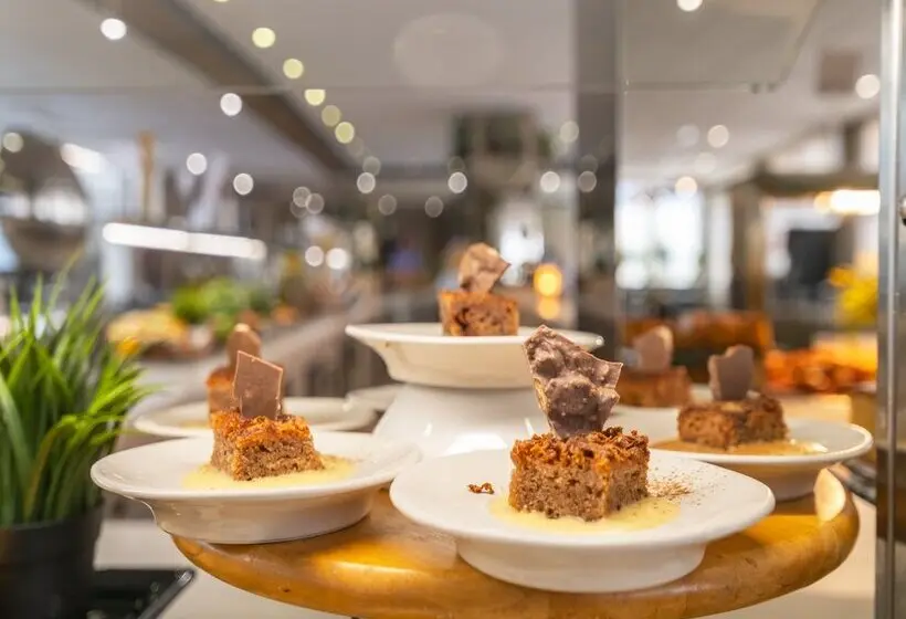 Hotel Parasol by Dorobe