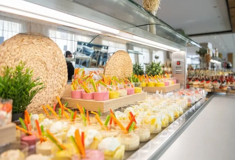 Hotel Parasol by Dorobe