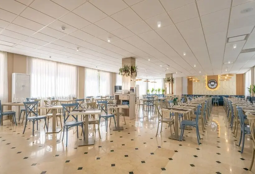 Hotel Parasol by Dorobe