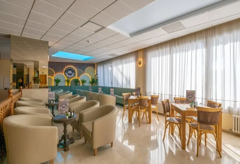 Hotel Parasol by Dorobe