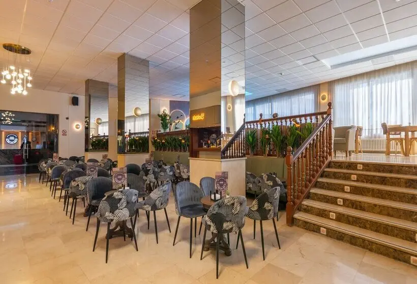 Hotel Parasol by Dorobe