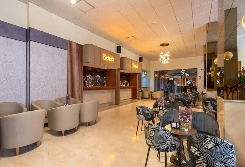 Hotel Parasol by Dorobe