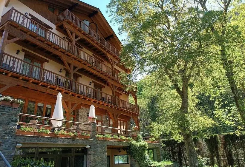 Отель Estanys Blaus