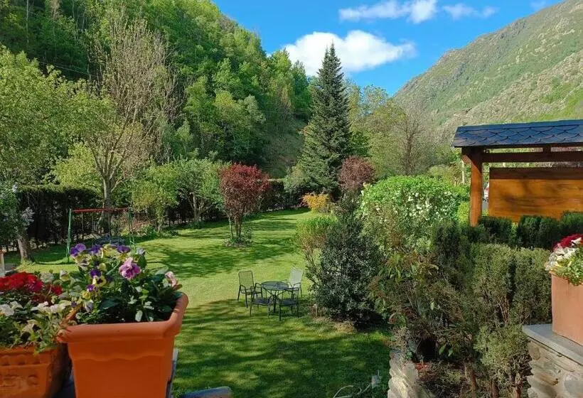 Отель Estanys Blaus