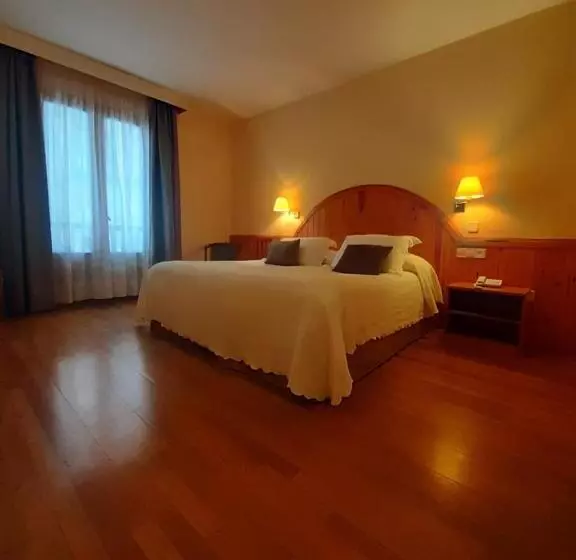 Отель Estanys Blaus