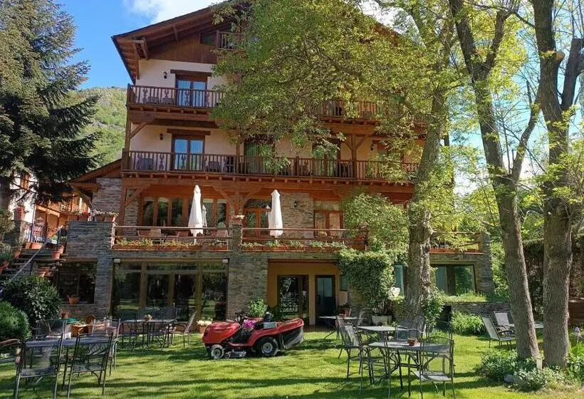 Отель Estanys Blaus