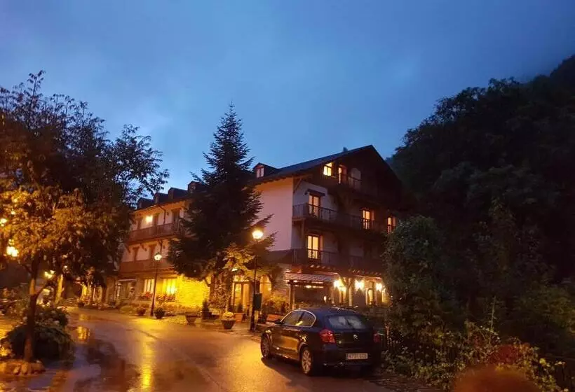 Отель Estanys Blaus