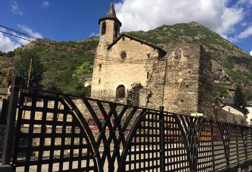 Отель Estanys Blaus