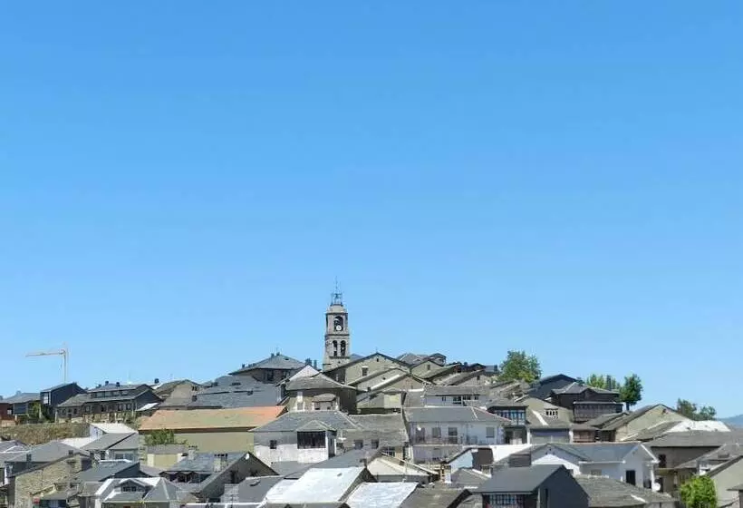 فندق Hostal Carlos V