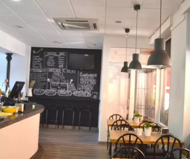 فندق Hostal Carlos V