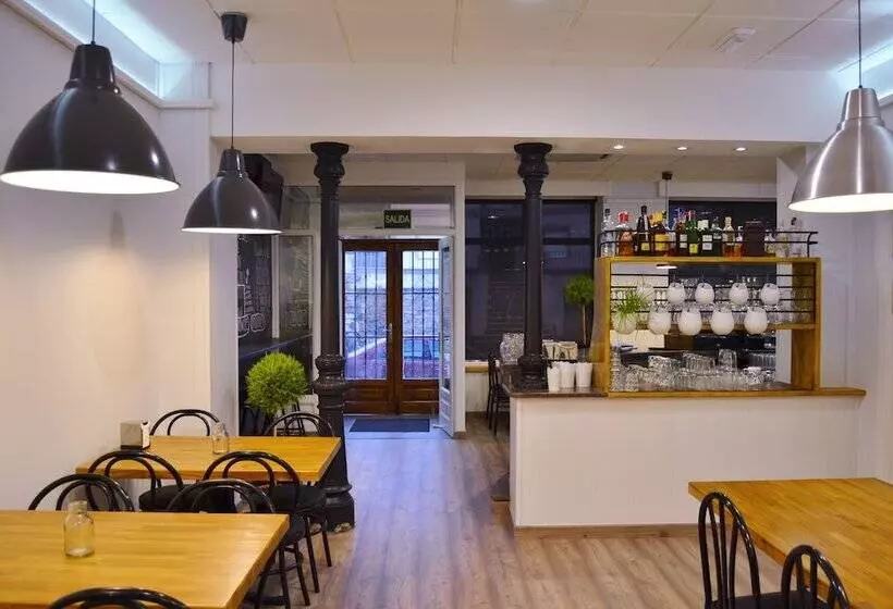 فندق Hostal Carlos V