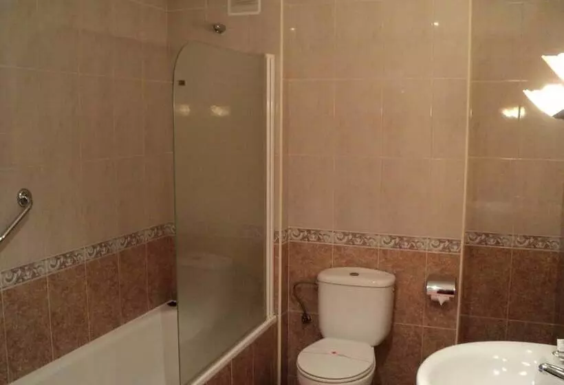 فندق Hostal Carlos V