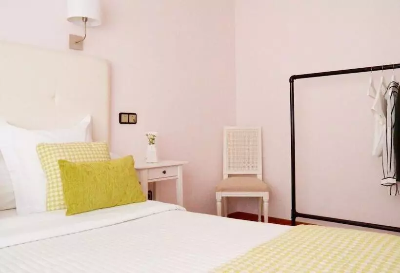 فندق Hostal Carlos V