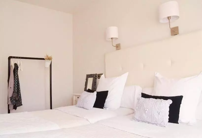 فندق Hostal Carlos V