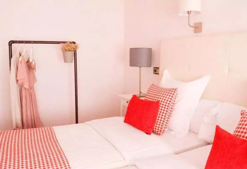 فندق Hostal Carlos V