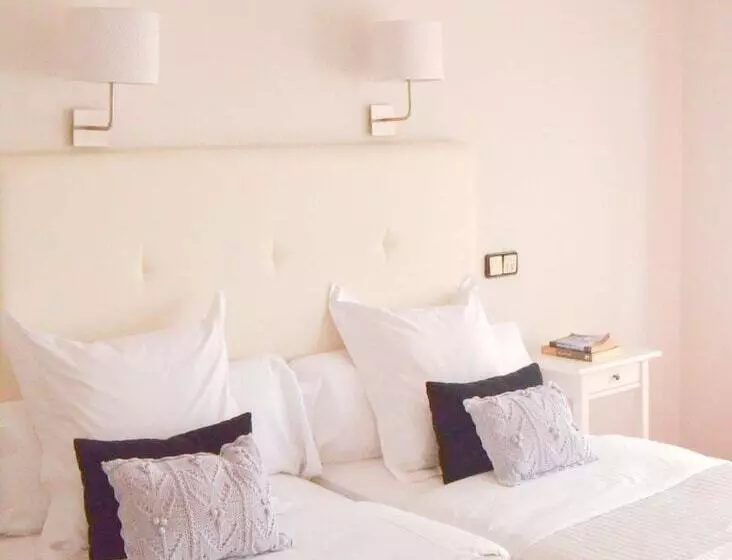 فندق Hostal Carlos V