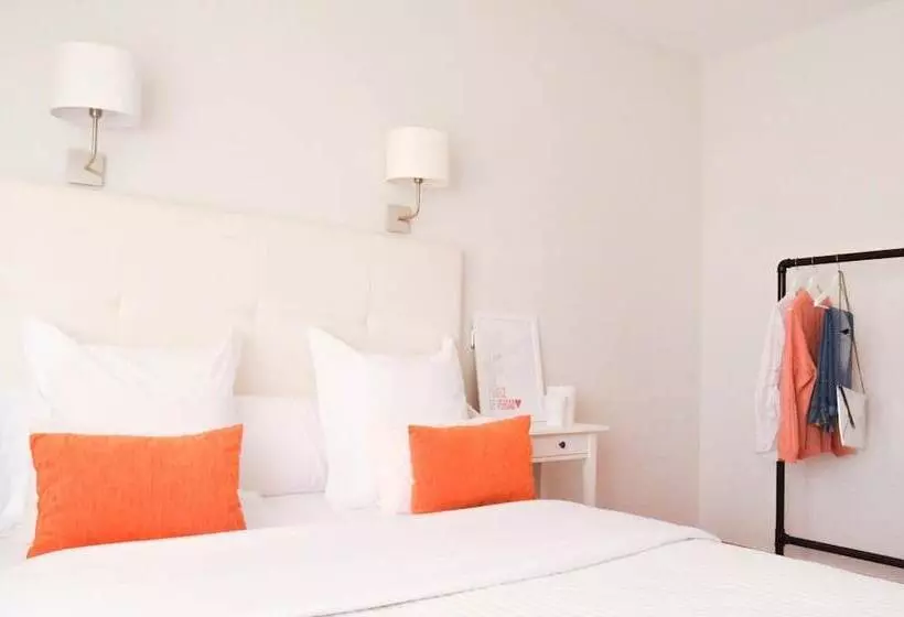 فندق Hostal Carlos V