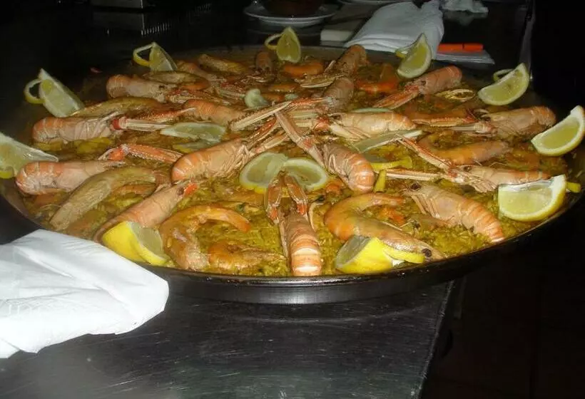 Отель Hostal Mays