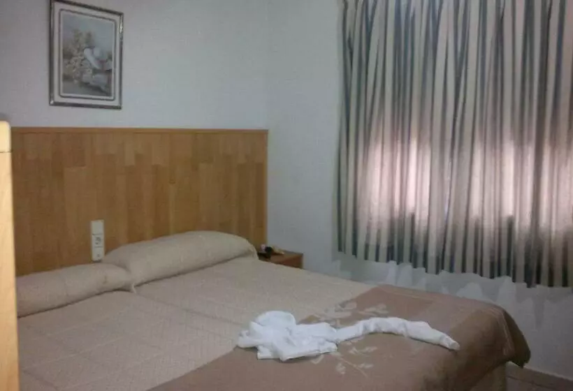 Отель Hostal Mays