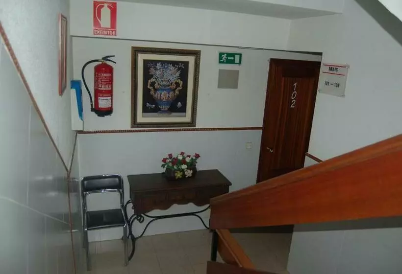 Отель Hostal Mays