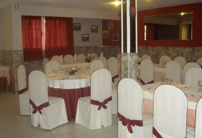 Отель Hostal Mays