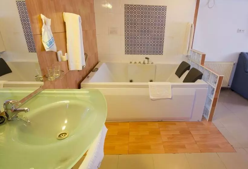 בית מלון כפרי Hostal Nueva Andalucia