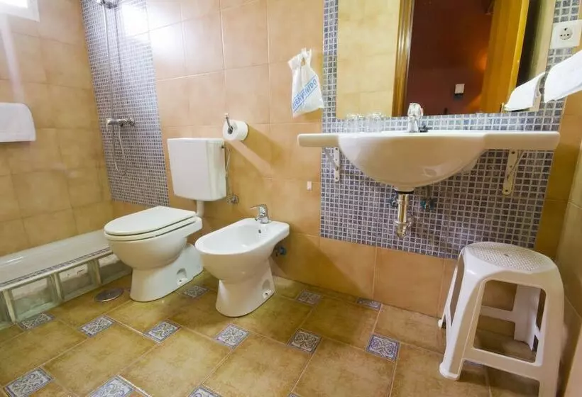 בית מלון כפרי Hostal Nueva Andalucia