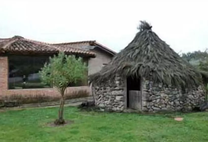 فندق فئة نجمة واحدة Hosteria Fontivieja