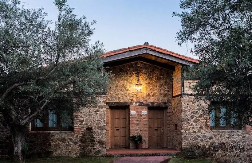 فندق فئة نجمة واحدة Hosteria Fontivieja