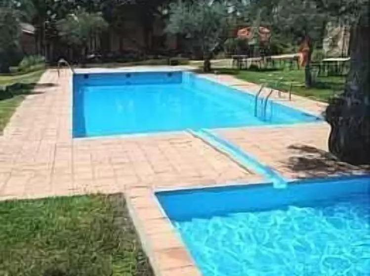 فندق فئة نجمة واحدة Hosteria Fontivieja