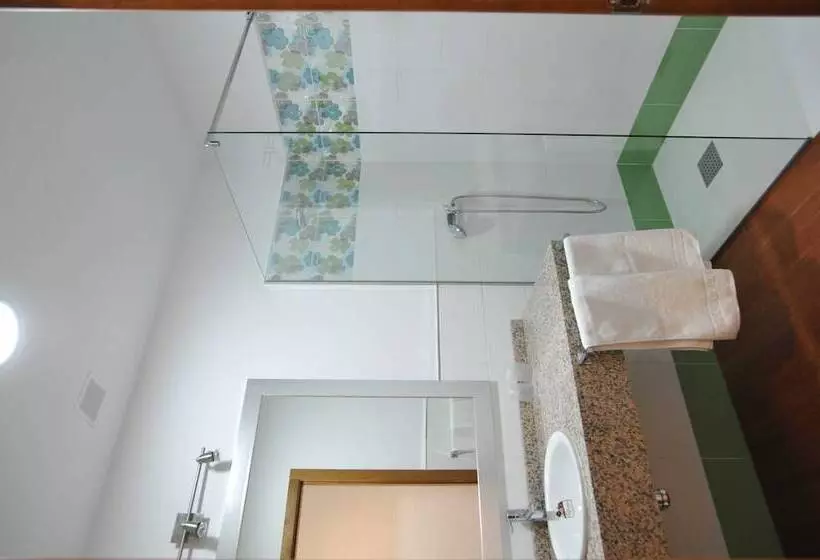 فندق فئة نجمة واحدة Hosteria Fontivieja