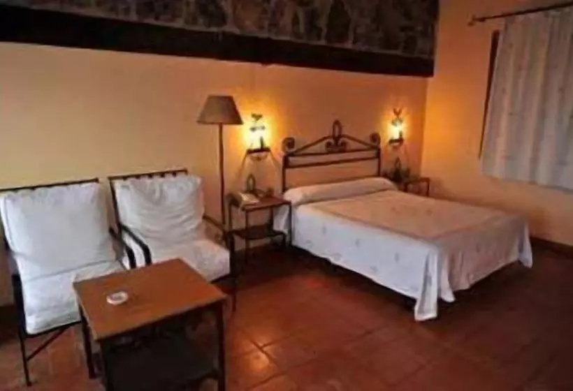 فندق فئة نجمة واحدة Hosteria Fontivieja