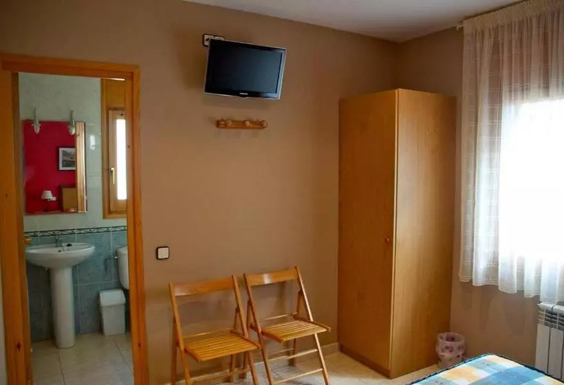 هتل Habitacions Aurora