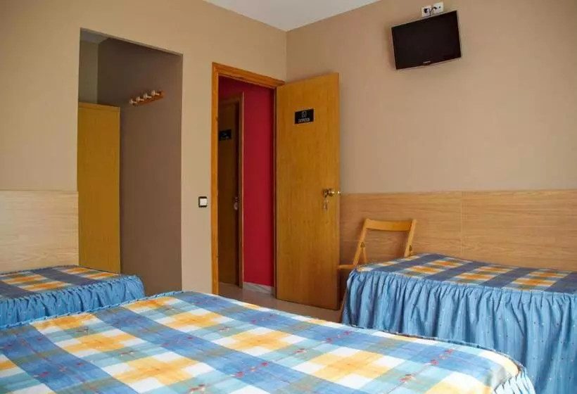 هتل Habitacions Aurora