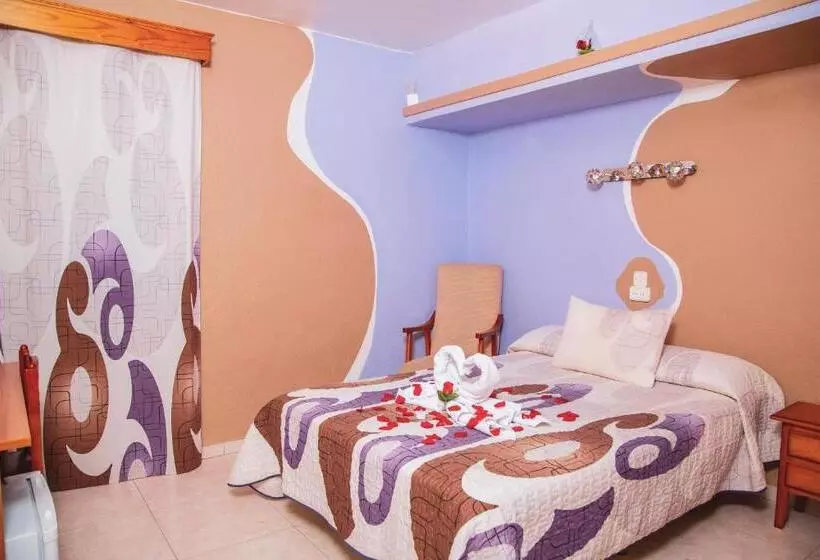 هتل Hostal La Rosa