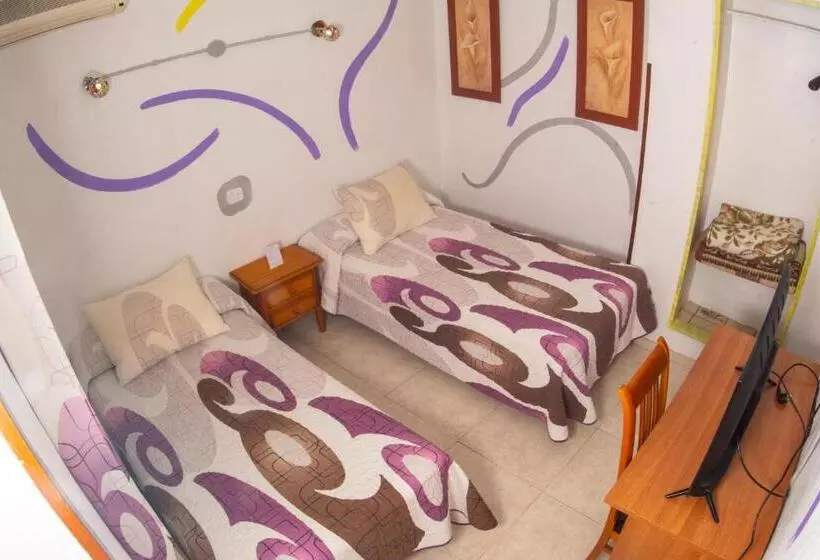 هتل Hostal La Rosa