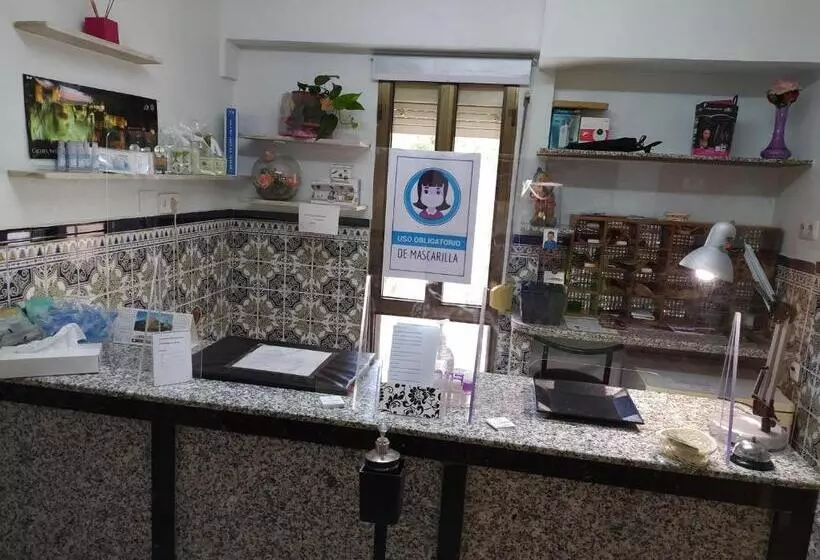 هتل Hostal La Rosa