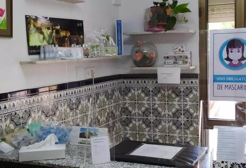 هتل Hostal La Rosa