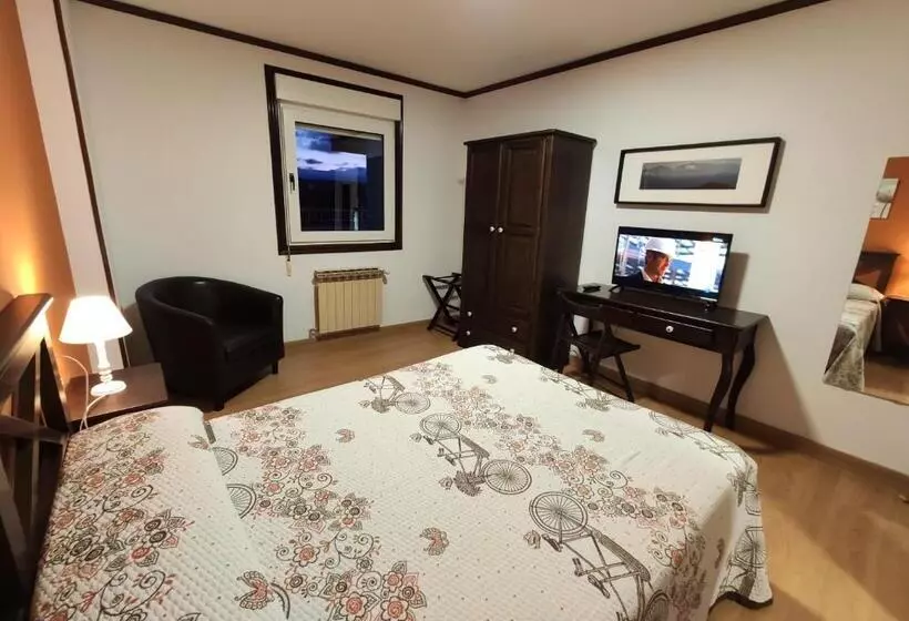 בית מלון כפרי Hostal Restaurante Paris