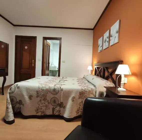 בית מלון כפרי Hostal Restaurante Paris