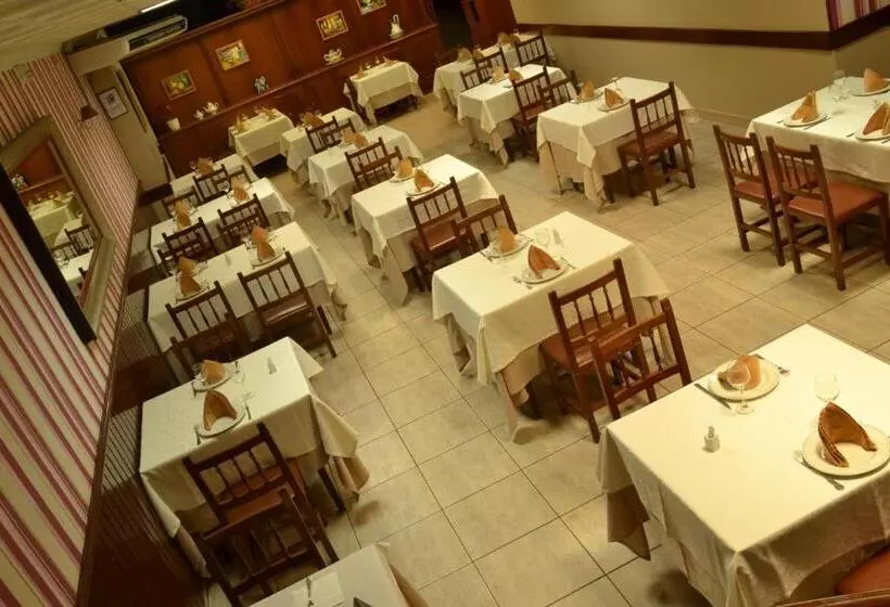 בית מלון כפרי Hostal Restaurante Paris