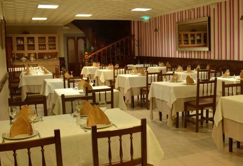 בית מלון כפרי Hostal Restaurante Paris