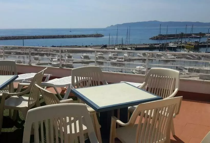 فندق Hostal Santa Clara