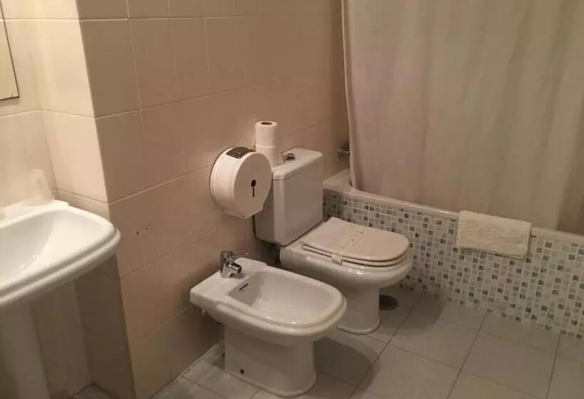 ホテル Hostal Carlos Iii