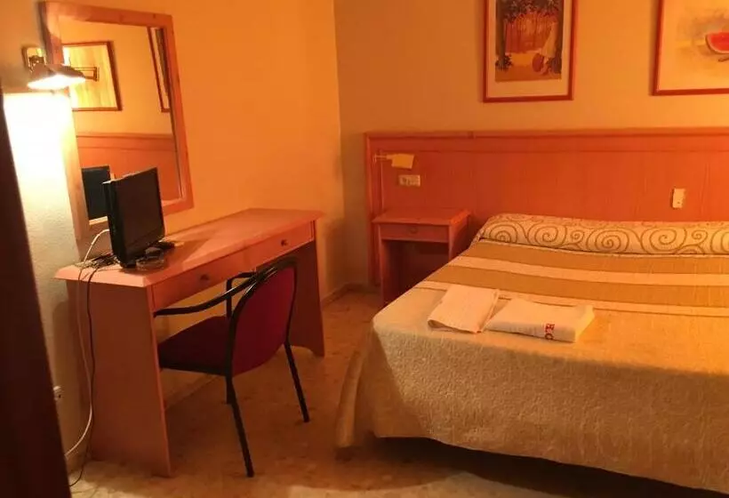 ホテル Hostal Carlos Iii